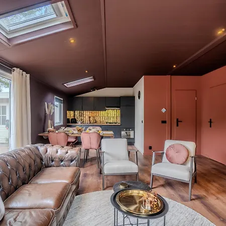 Chique Tiny Wellness Hottub & Sauna Chalet