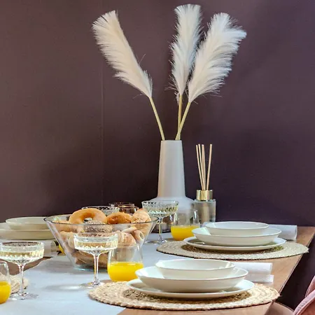 Chique Tiny Wellness Hottub & Sauna Chalet *