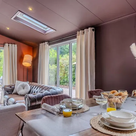 Chalet Chique Tiny Wellness Hottub & Sauna