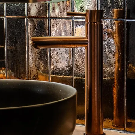 Chique Tiny Wellness Hottub & Sauna Chalet