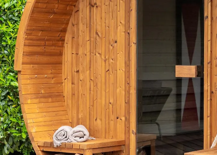 Chique Tiny Wellness Hottub & Sauna *