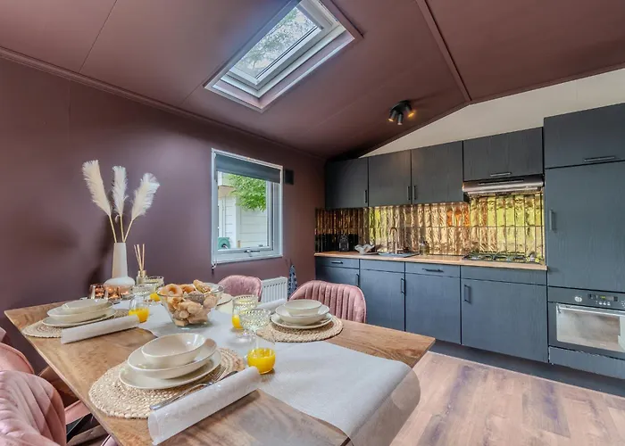 Chalé Chique Tiny Wellness Hottub & Sauna Voorthuizen