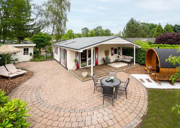 Chique Tiny Wellness Hottub & Sauna