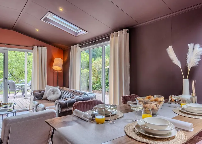 شاليه Chique Tiny Wellness Hottub & Sauna