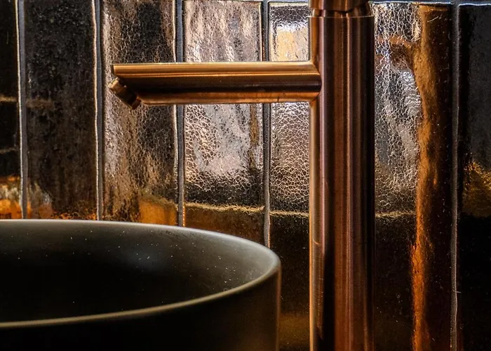 Chique Tiny Wellness Hottub & Sauna شاليه