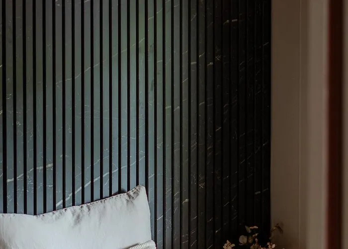 Chique Tiny Wellness Hottub & Sauna Chalé *